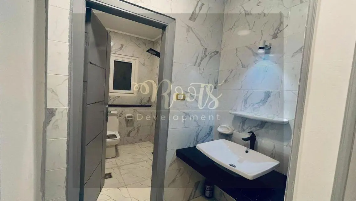 اي فيلا بحديقة بالتكيفات و المطبخ اول ساكن