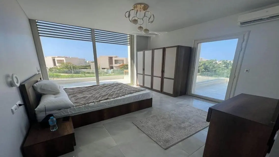 شاليه متشطب للبيع _هاسيندا من بالم هيلز علي 7 سنين