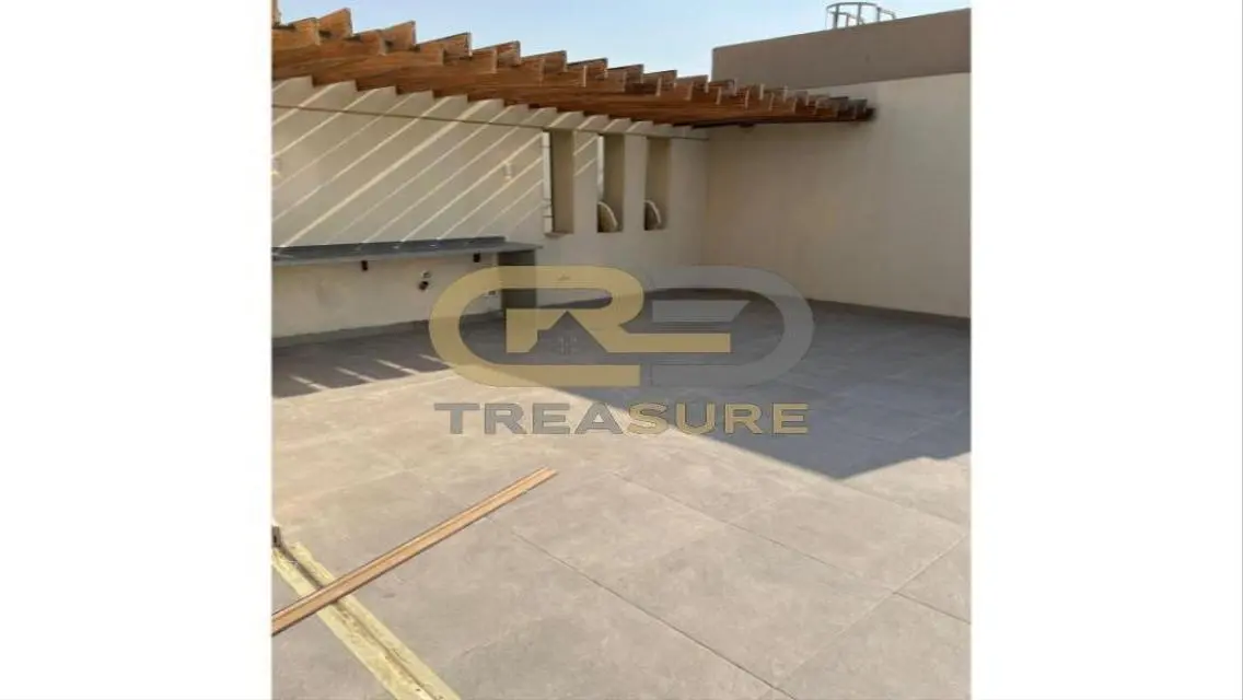 Triplex for rent in Eastown Kitchen &amp; ACs 1st use