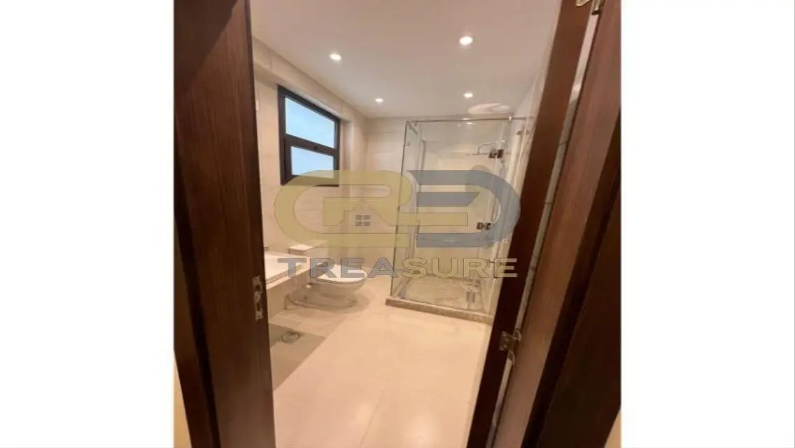 Triplex for rent in Eastown Kitchen &amp; ACs 1st use