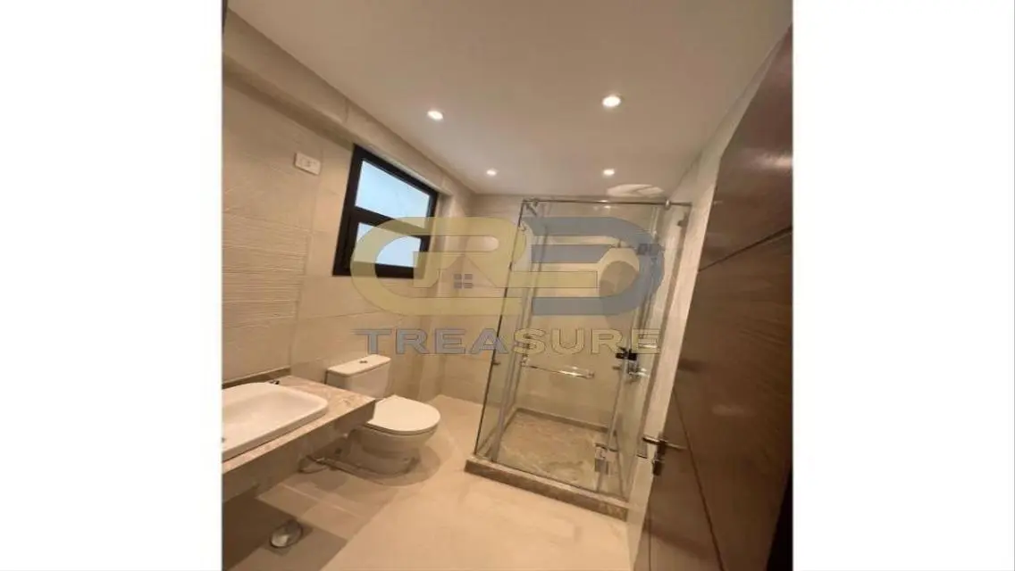 Triplex for rent in Eastown Kitchen &amp; ACs 1st use