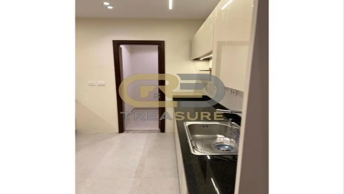 Triplex for rent in Eastown Kitchen &amp; ACs 1st use