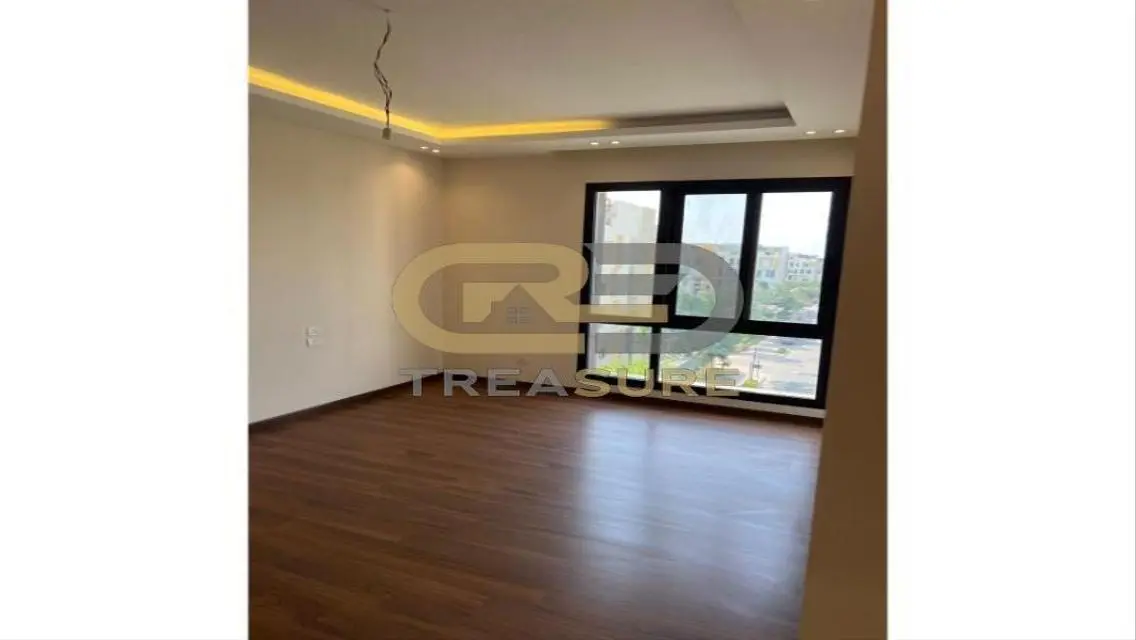 Triplex for rent in Eastown Kitchen &amp; ACs 1st use