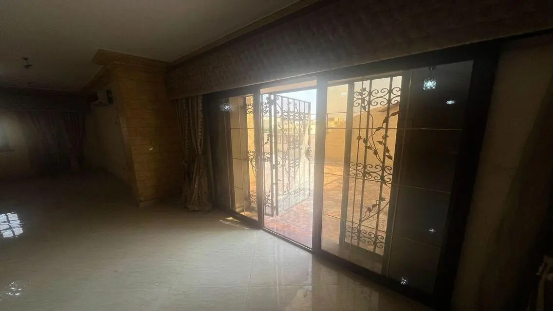 fully finished pent house prime location
