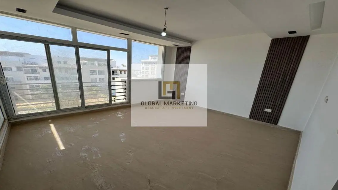 Semi-furnished duplex for rent in Hyde Park