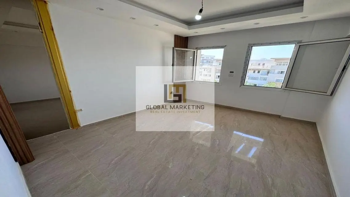 Semi-furnished duplex for rent in Hyde Park