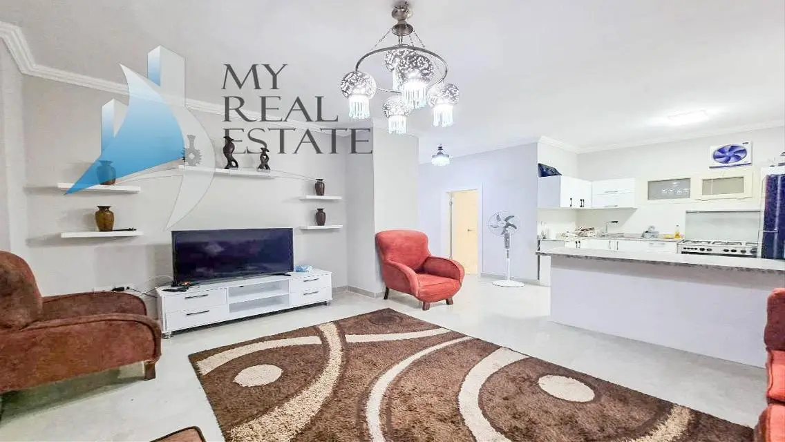 Apartment with direct access to the pool