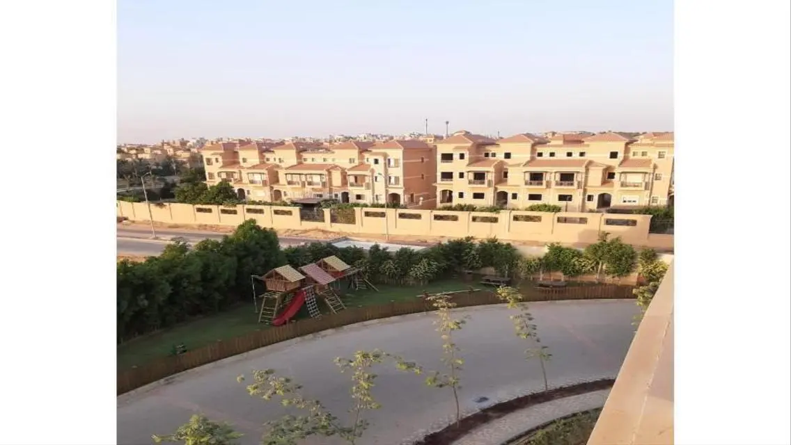 ستوديو بحديقة نص مفروش  ايجار كمبوند ريجنتس بارك