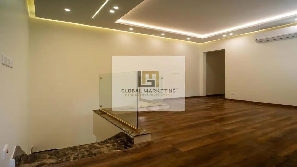 Ground floor duplex with garden, ultra modern