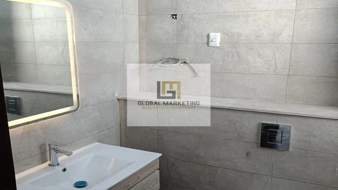 شقه بجاردن للايجار مطبخ وتكييفات بكمبوند فيليت