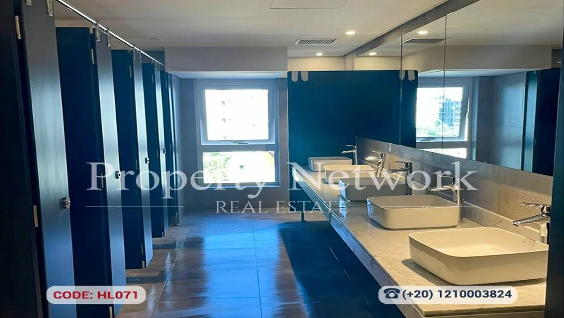 مقر إداري 68 متر للإيجار – Azad Business Lounge