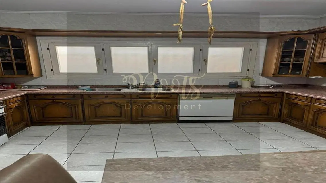 فيلا مفروشه بالكامل مع التكيفات و مطبخ حديث  بارك