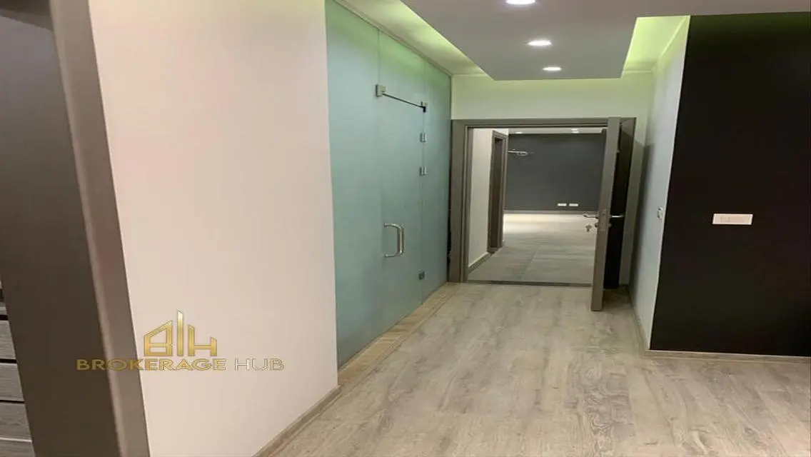 تربلكس للايجار لوكيشن مميز ايستاون ,
