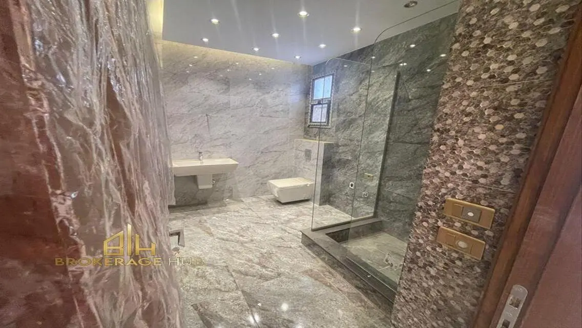 دوبلكس للايجار لوكيشن مميز ايستاون ,