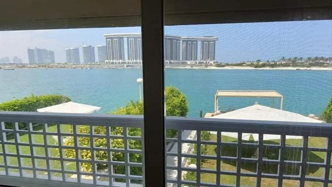 Luxury Apartment with Spacious Layout in Marina