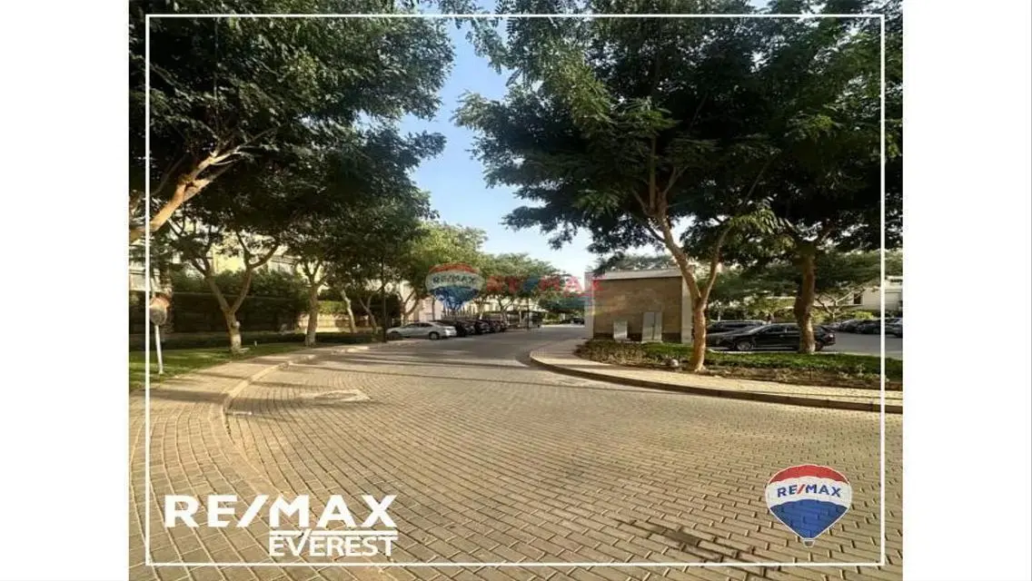 Resale Corner Upper Duplex in Westown Sodic