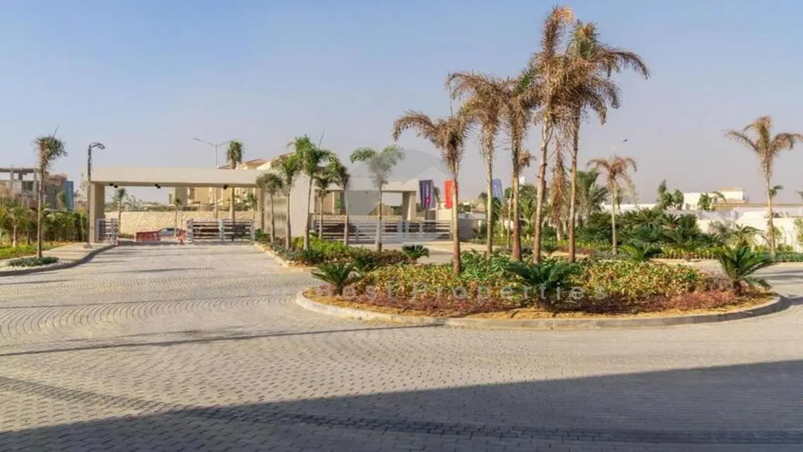 Finished TownHouse With Pool For Sale In The Crown