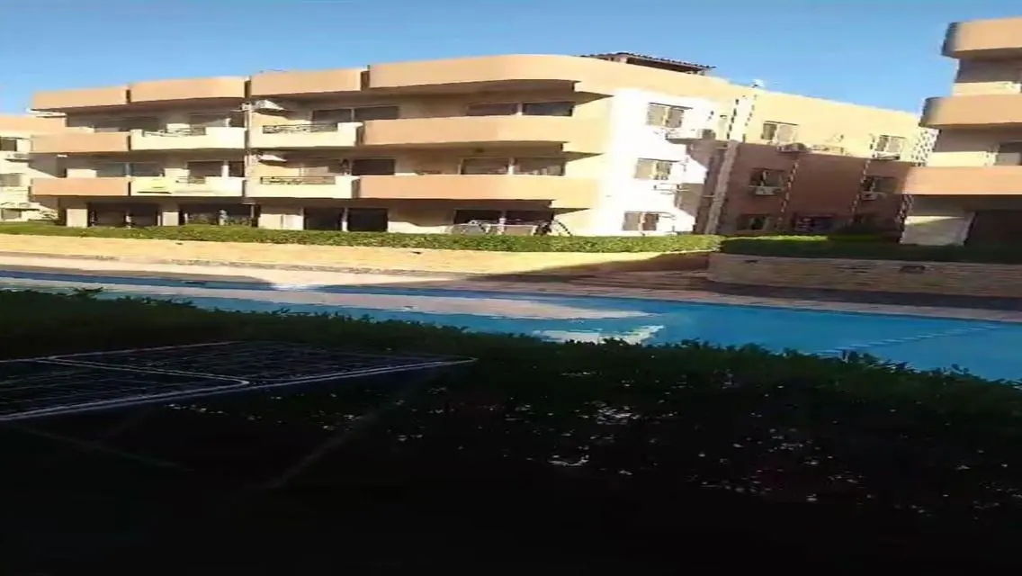 شاليه مميز  للبيع في  قريه هوليداي العين السخنه