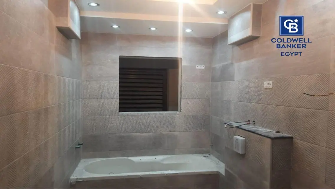 Apartment Very Prime Location For Rent At Eastown