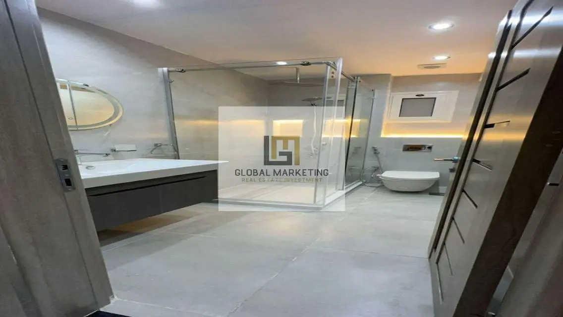 Furnished duplex with garden for rent in Hyde Park