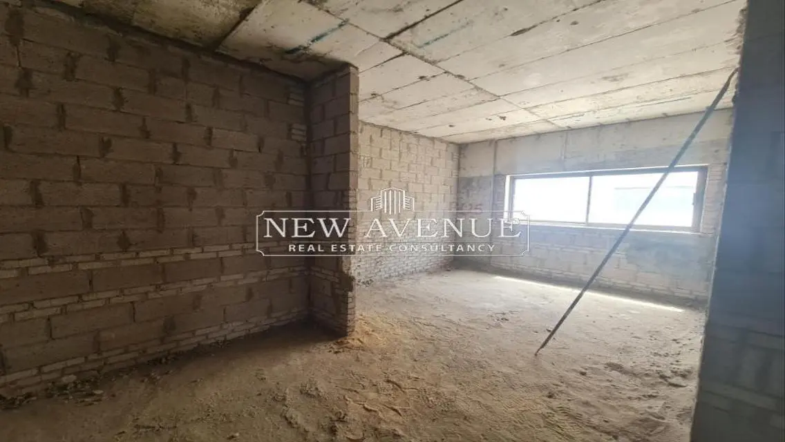 Attractive Price very Prime Location Direct on Lake