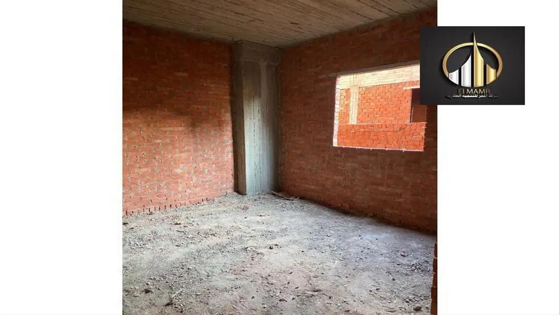 A corner apartment, square layout, ready for deliv