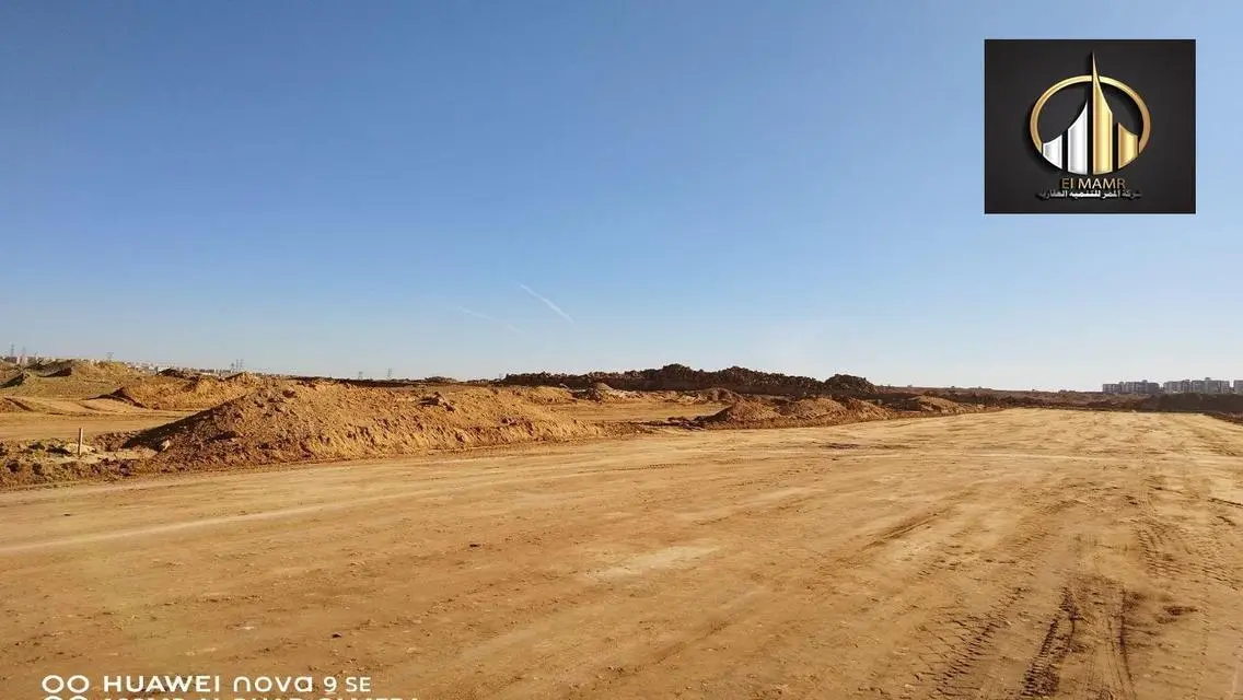 Land in the eastern extension, directly on the mon
