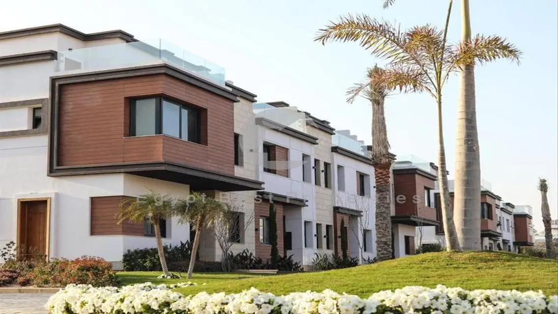 villa in 5th with downpayment 650k over 7 years
