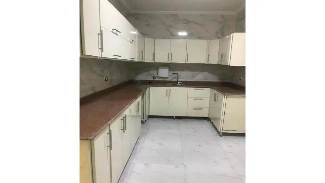 4 bed first use direct on 90 street modern finishi