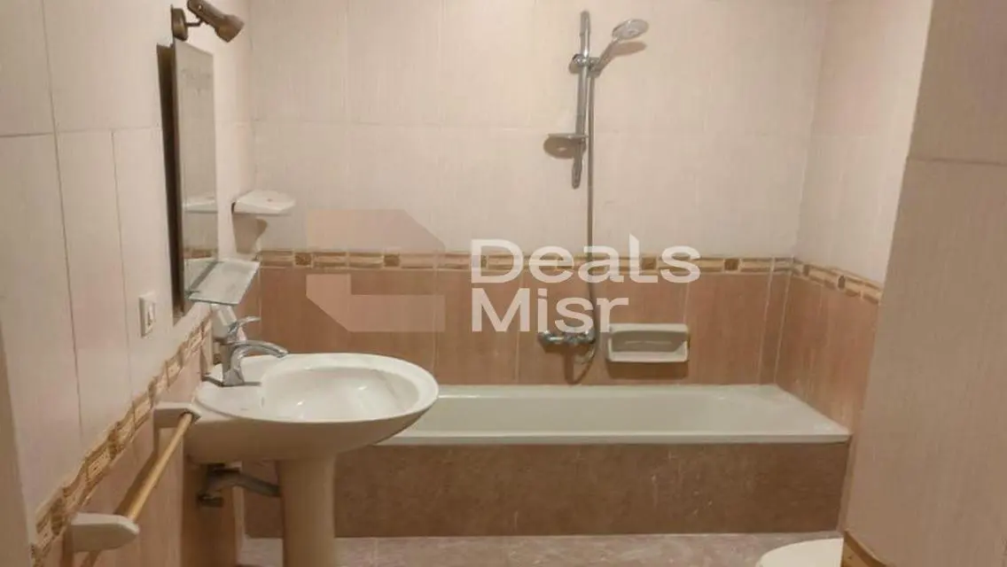 شقة سكنية للبيع 250م – طريق الحرية – جناكليس