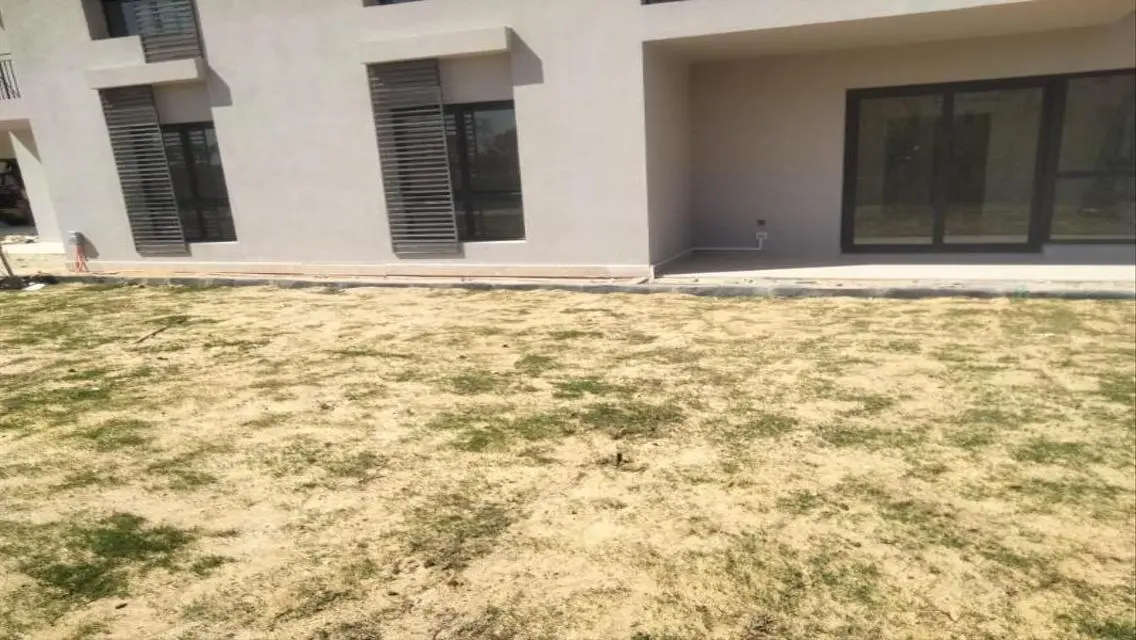 شقة ايجار ارضي بحديقة بالمطبخ و التكيفات