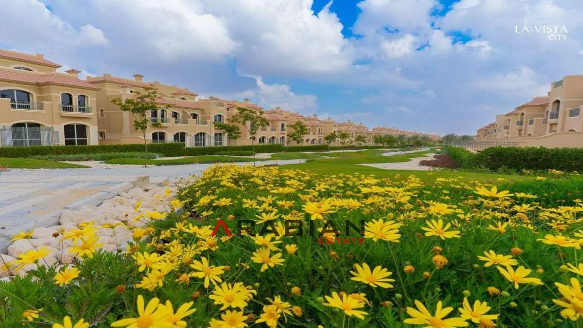 Stunning Lake View Apartment with Great Amenities
