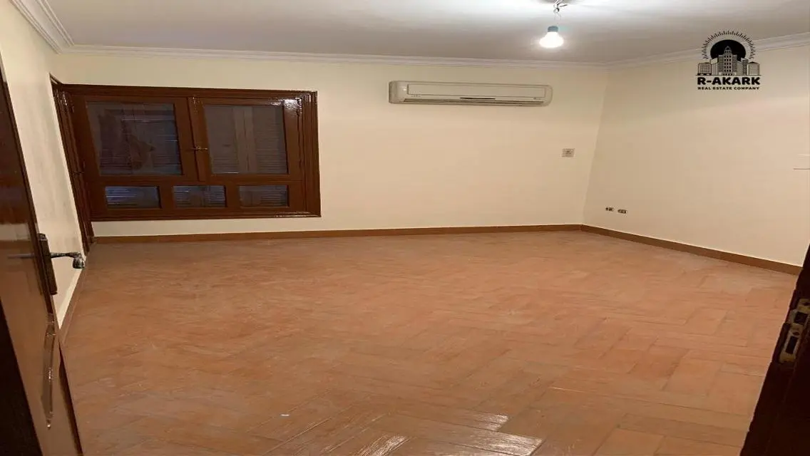 مقر اداري للايجار في شيراتون 250م دور ارضي مكيف