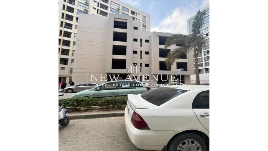 فرصة استثمارية مميزة - عقار كامل الخدمات بمساحة مميزة