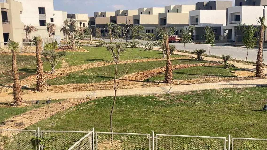 وحدات للبيع: 3 تاون هاوس بجانب بعضهم البعض بأقساط
