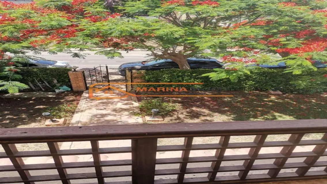 For sale: Duplex in Marina 7, near the lake