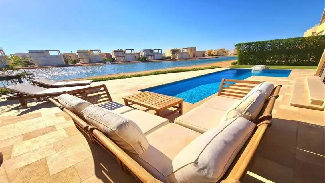 For sale in El Gouna on the lagoon fully finished