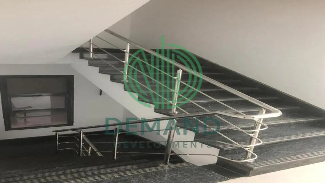 شقة فاخرة بمساحة واسعة في قلب المدينة