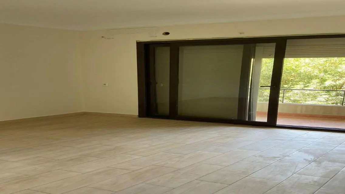 Luxurious Apartment with Expansive Space