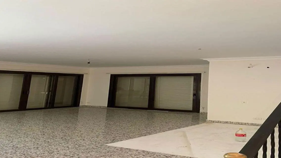 Luxurious Apartment with Expansive Space