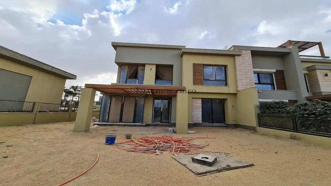 Luxury Villa for Sale with Expansive Space at Competitive Price