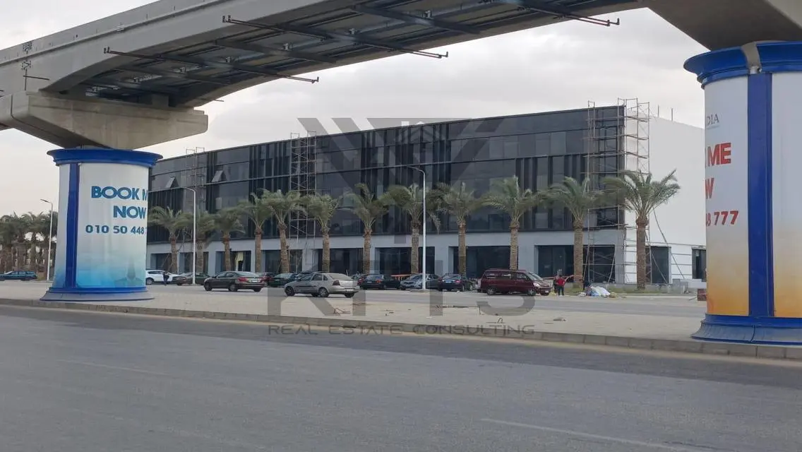 Luxurious Lake View Apartment in New Cairo - EGP 14,400,000