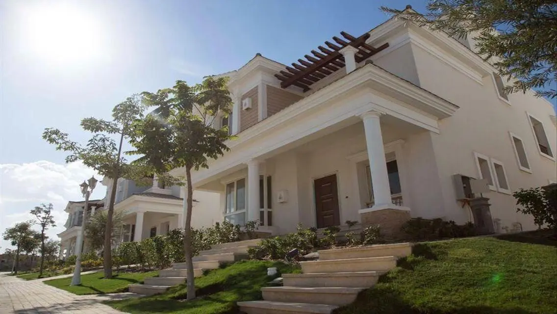 Luxurious Apartment with Spacious Design and Scenic Views