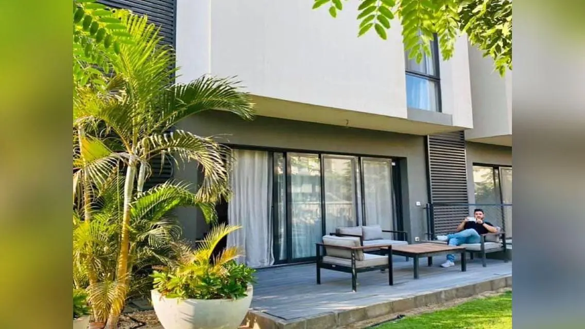 Commercial Unit in Al-Burouj Compound - 200 Meters with Exceptional Facilities