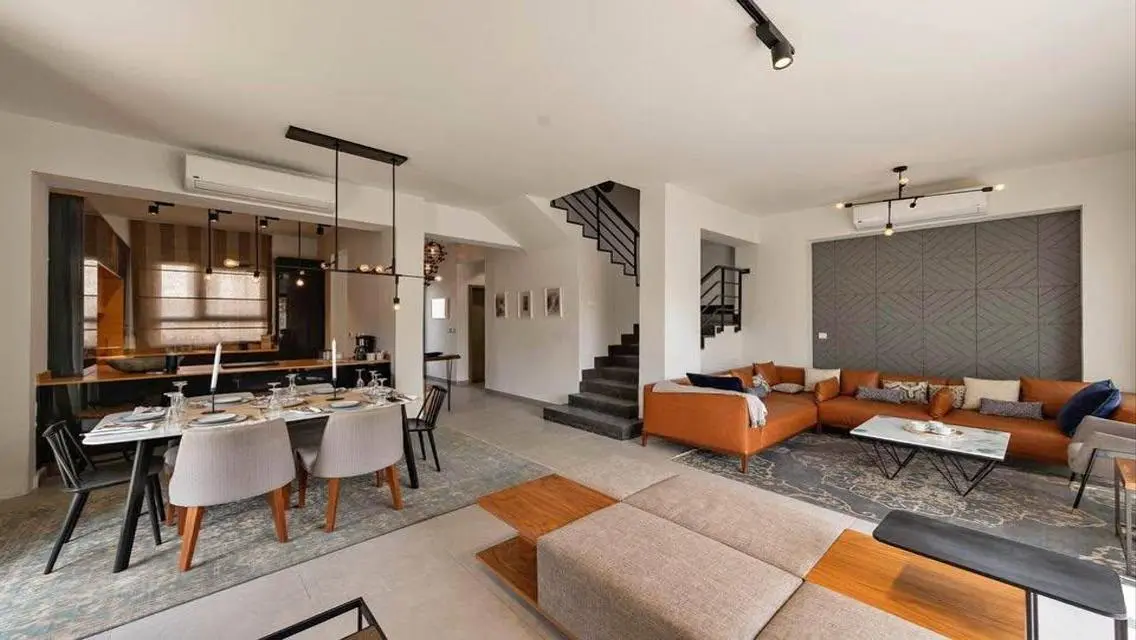 Commercial Unit in Al-Burouj Compound - 200 Meters with Exceptional Facilities