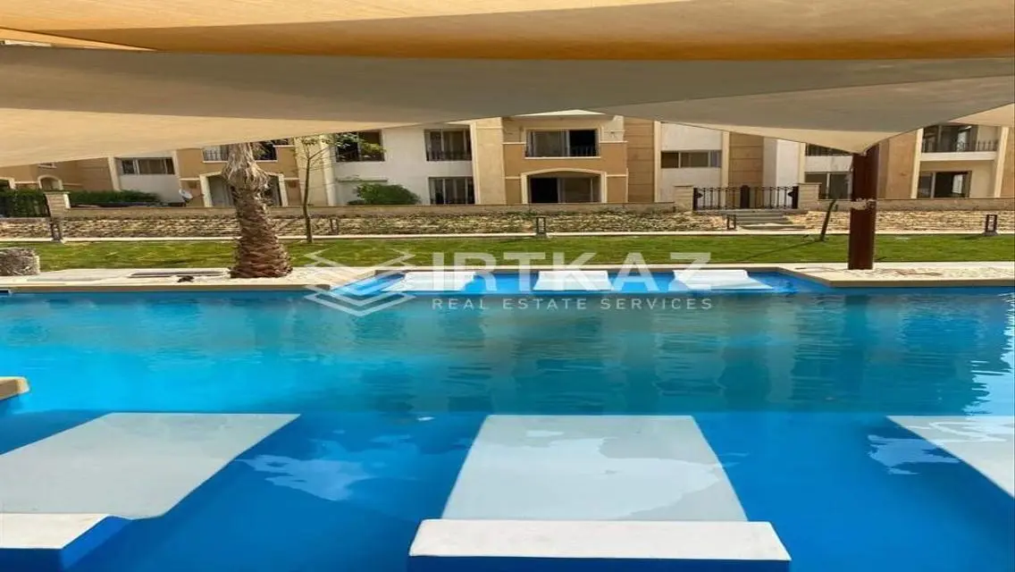 فيلا فاخرة مكونة من 9 غرف تطل على بحيرات