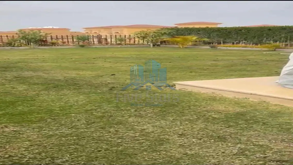 فيلا فاخرة مع مسبح خاص وحديقة في قلب المدينة