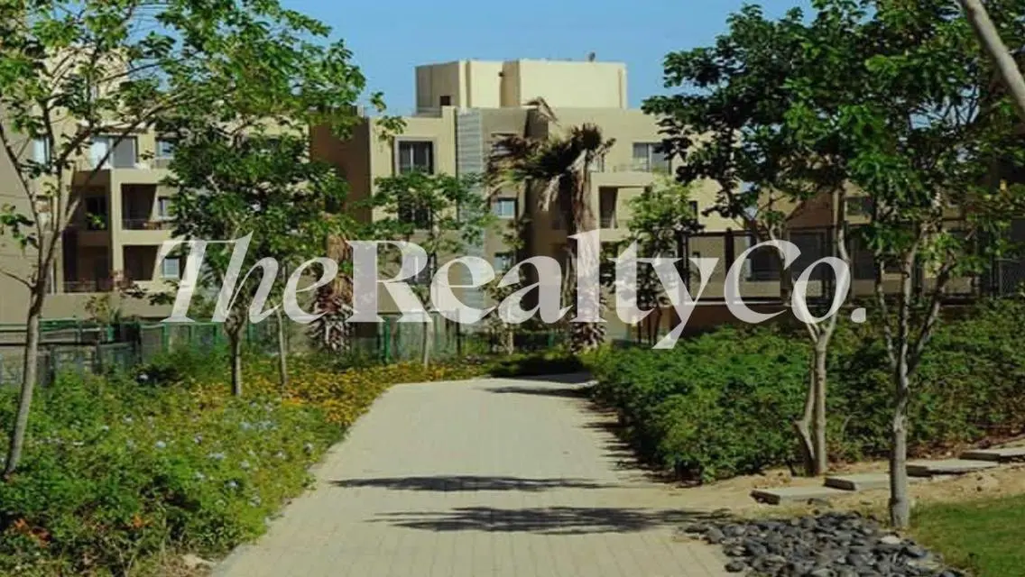 Luxury 2-Bedroom Garden Apartment in Palm Hills