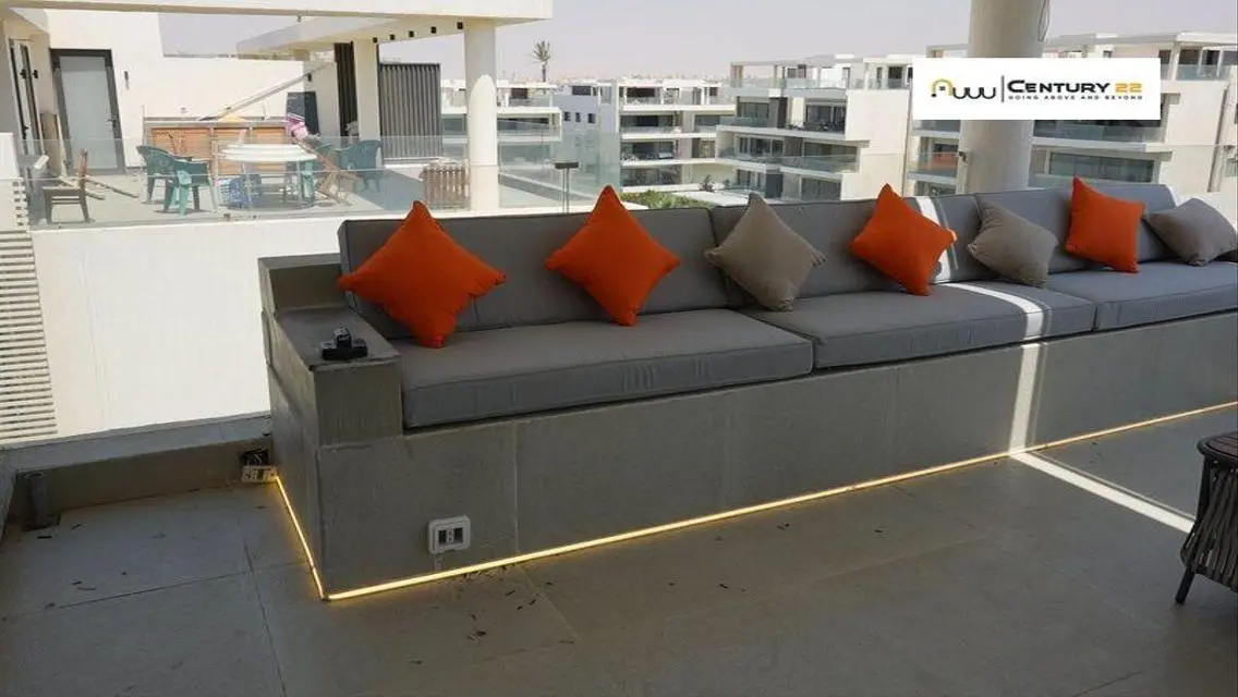 Luxury Lake View Apartment at Golden Square
