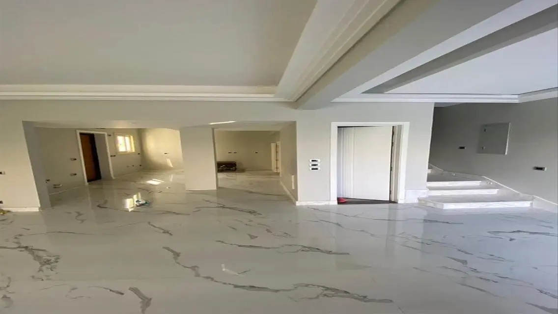 Luxurious Office in White Mall - East Hup Block 18
